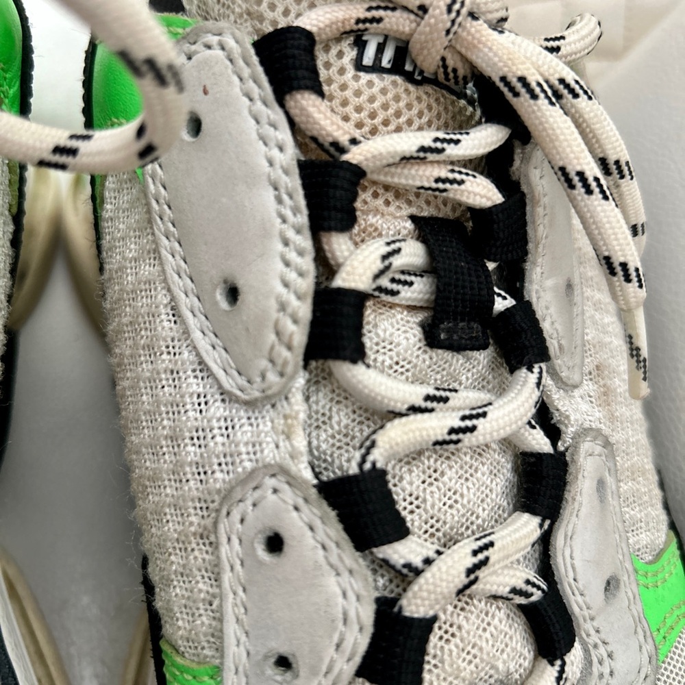 Balenciaga Men's Green and Black Sneakers - Picture 6 of 9